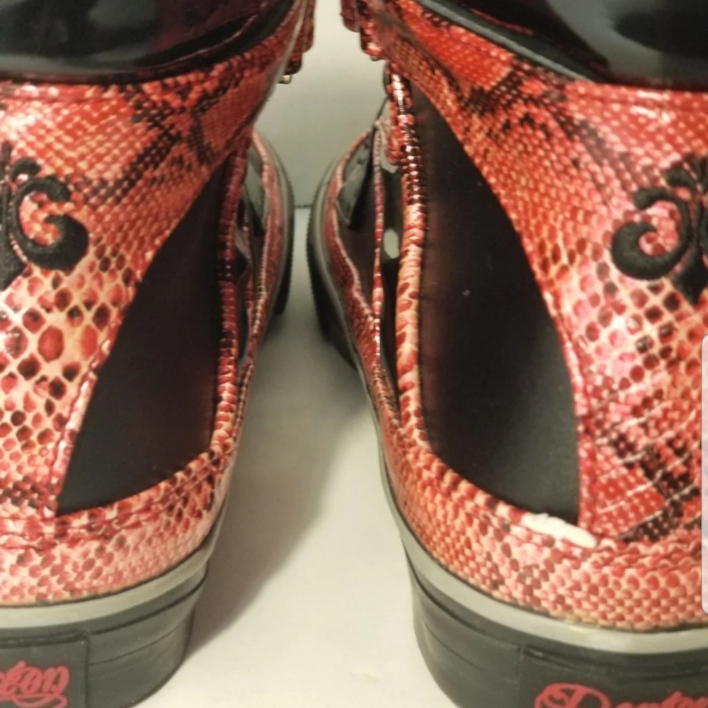 Dereon  Sneakers Size 7...These shoes have a few s - Picture 4 of 12
